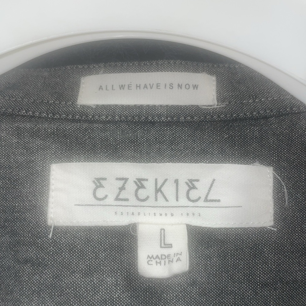 PreOwned  Ezekiel Flowers Size Large. - Picture 7 of 13